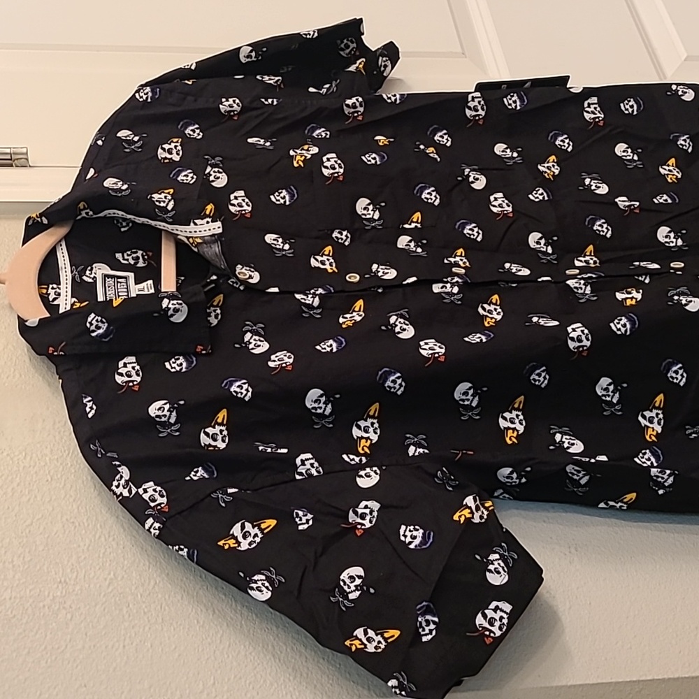 Mens NWT Size XL Cornerstore Bodega button up shirt skulls surfboards tiki palm